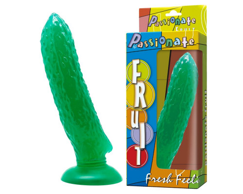 Зеленый стимулятор на присоске в форме огурца Cucumber - 17 см.