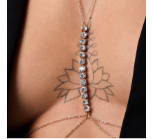 Золотистое оригинальное украшение на грудь со стразами