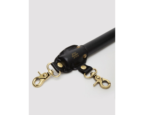 Заказать Черная распорка для ног Bound to You Faux Leather Spreader Bar - 50,8 см.