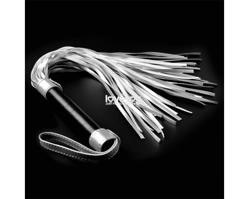 Заказать Серебристая плетка Struggle My Flogger с черной ручкой - 45 см.