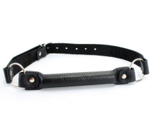 Черный кожаный кляп-трензель на кольцах