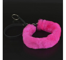 Ярко-розовый меховой ошейник с кожаным поводком