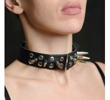 Чёрный кожаный ошейник с шипами и велюровой подкладкой