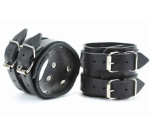 Черные кожаные оковы с двумя пряжками