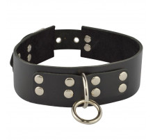 Черный кожаный ошейник с кольцом и клепками