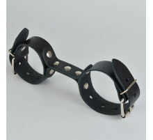 Черные кожаные наручники-фиксатор