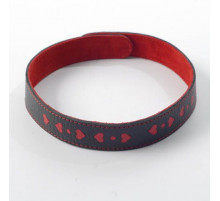 Чёрный ошейник с красными сердечками