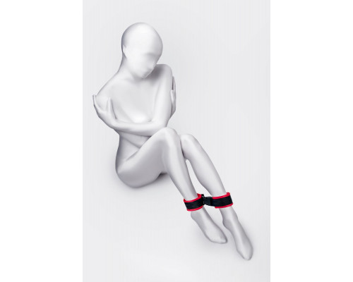 Красно-черные велюровые оковы Anonymo