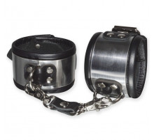 Эффектные серебристо-черные наручники с металлическим блеском