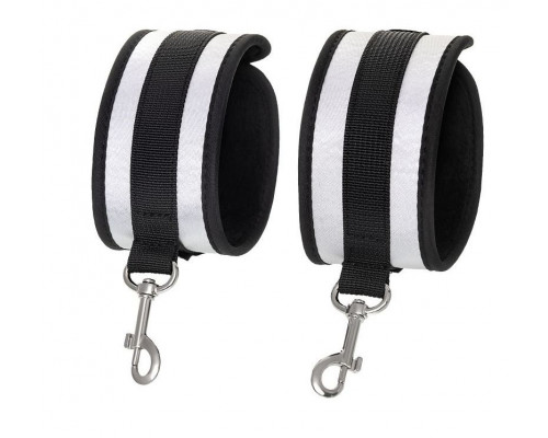 Серебристо-черные наручники Anonymo