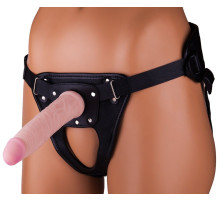 Телесный ультра реалистичный страпон с регулируемыми трусиками - 16,5 см.